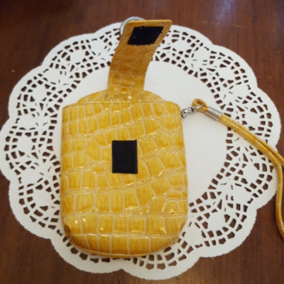 Yellow faux alligator wallet - Picture 2 of 6